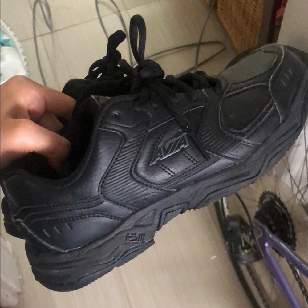 Avia slip resistant sneakers
